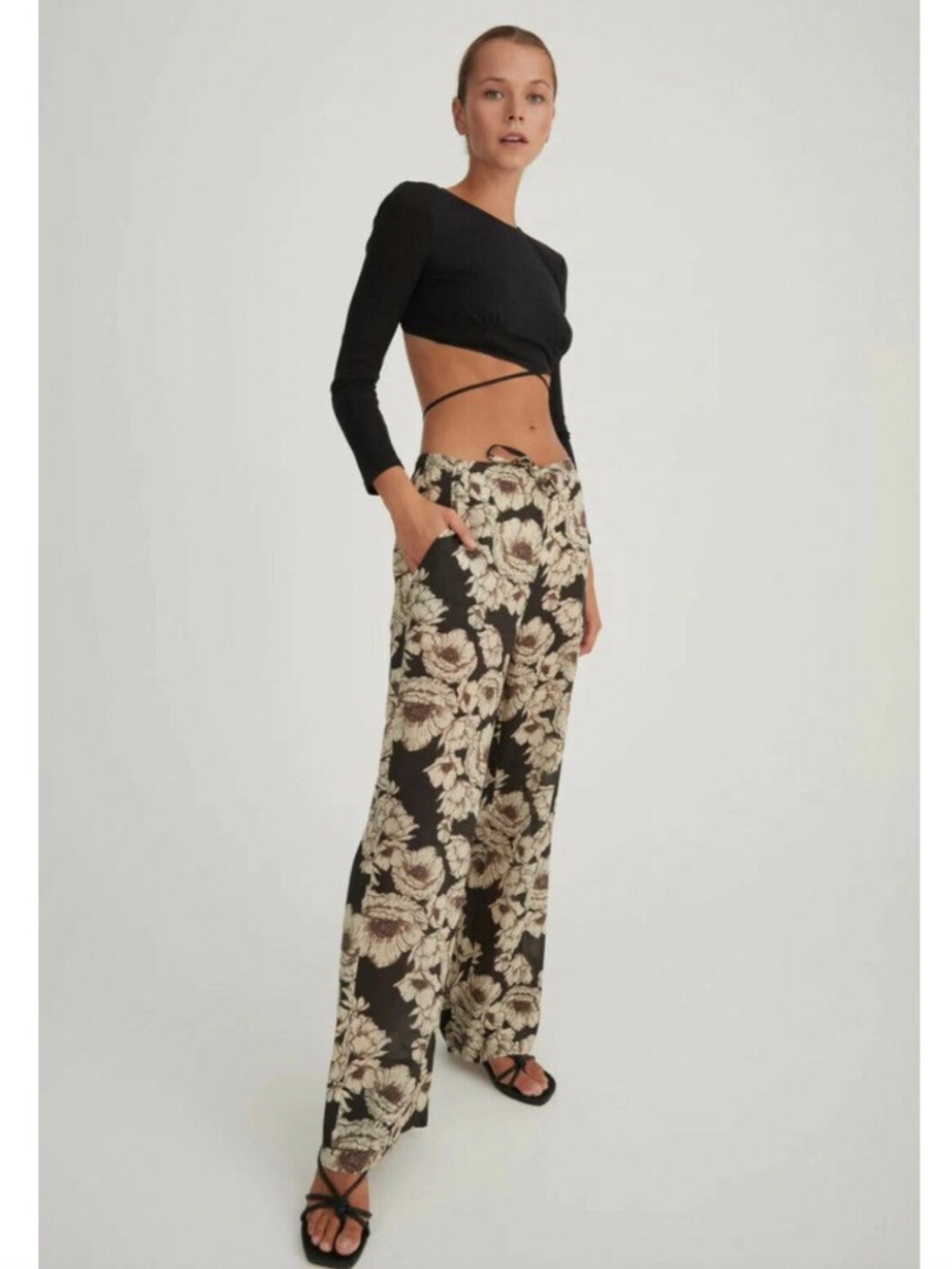 Hansen & Gretel Oasis Black Long-Sleeve Crop Top Size Small